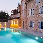 Luxurious In With Wifi * Mundanije
