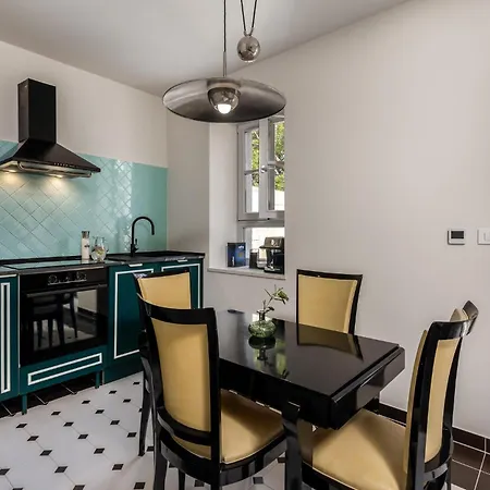 Luxurious In With Wifi Prázdninový dům Mundanije